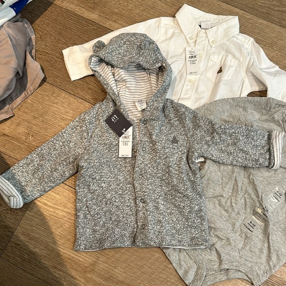 Baby Gap 3 Tops 6-12 Months NWT - Picture 2 of 9